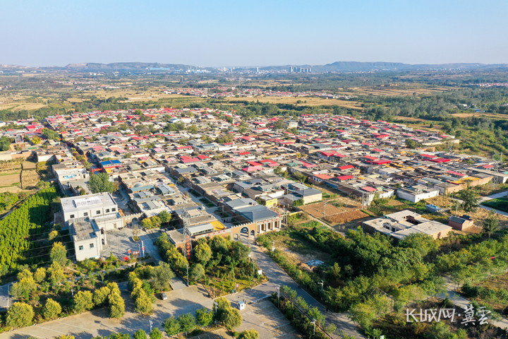 邯鄲市峰峰礦區(qū)山底村航拍。長(zhǎng)城網(wǎng)·冀云客戶(hù)端 記者 孟維侖 攝